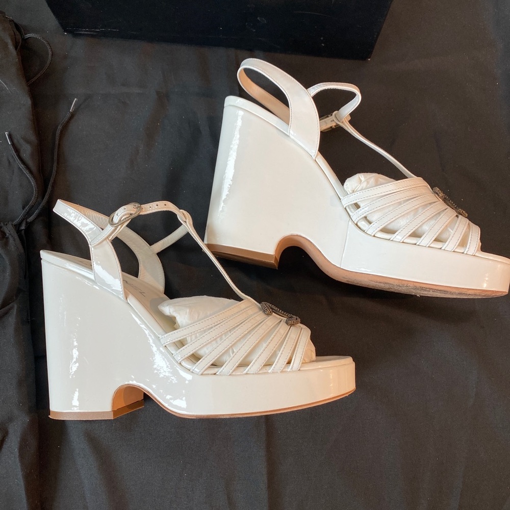 Chanel - Picture 3 of 5